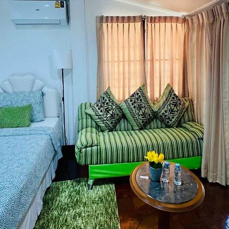 Ree House@Soi Cowboy-Asoke Bts-Mrt Hotel กรุงเทพมหานคร ภายนอก รูปภาพ