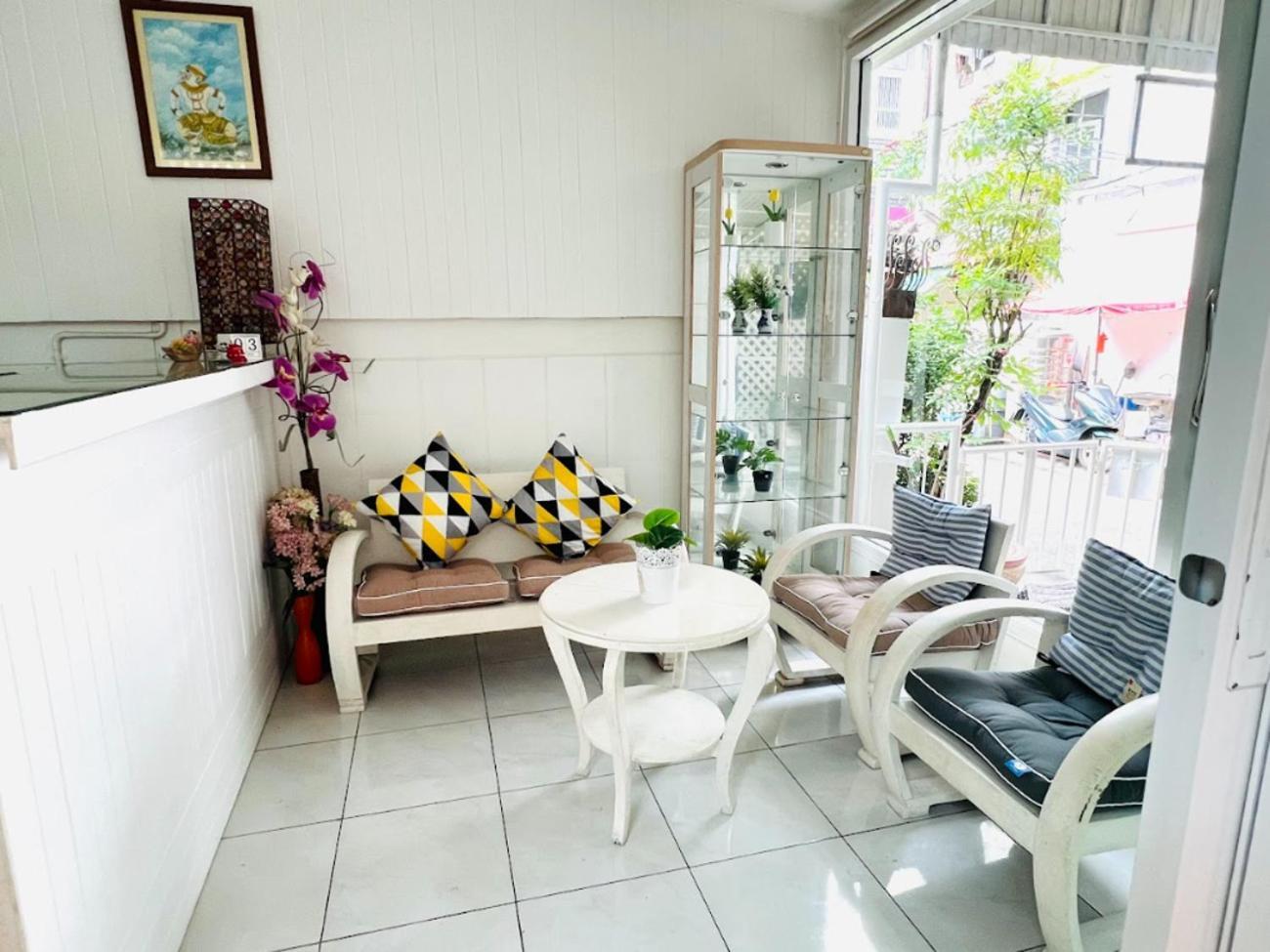 Ree House@Soi Cowboy-Asoke Bts-Mrt Hotel กรุงเทพมหานคร ภายนอก รูปภาพ