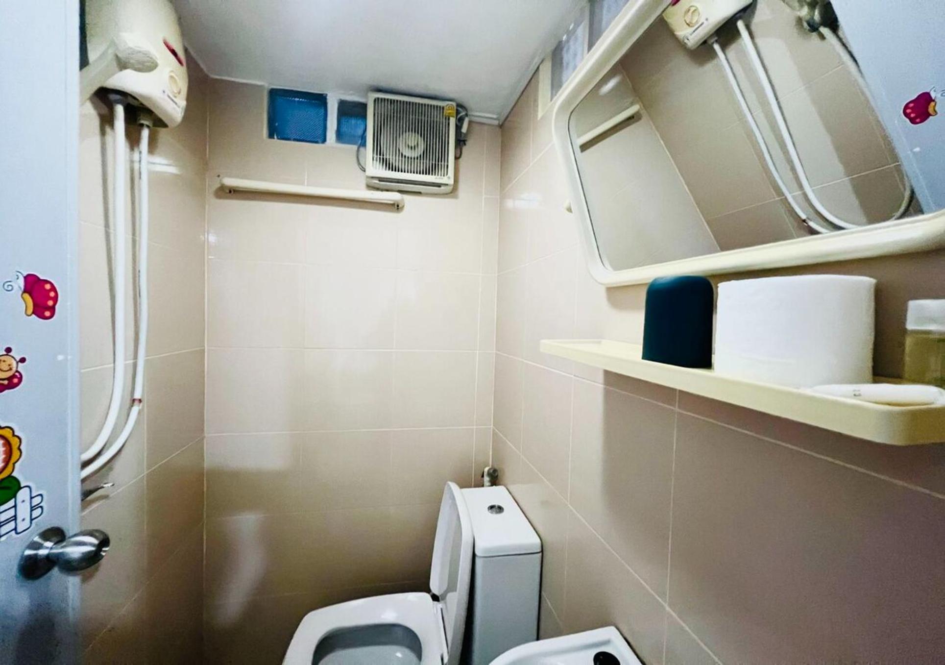 Ree House@Soi Cowboy-Asoke Bts-Mrt Hotel กรุงเทพมหานคร ภายนอก รูปภาพ