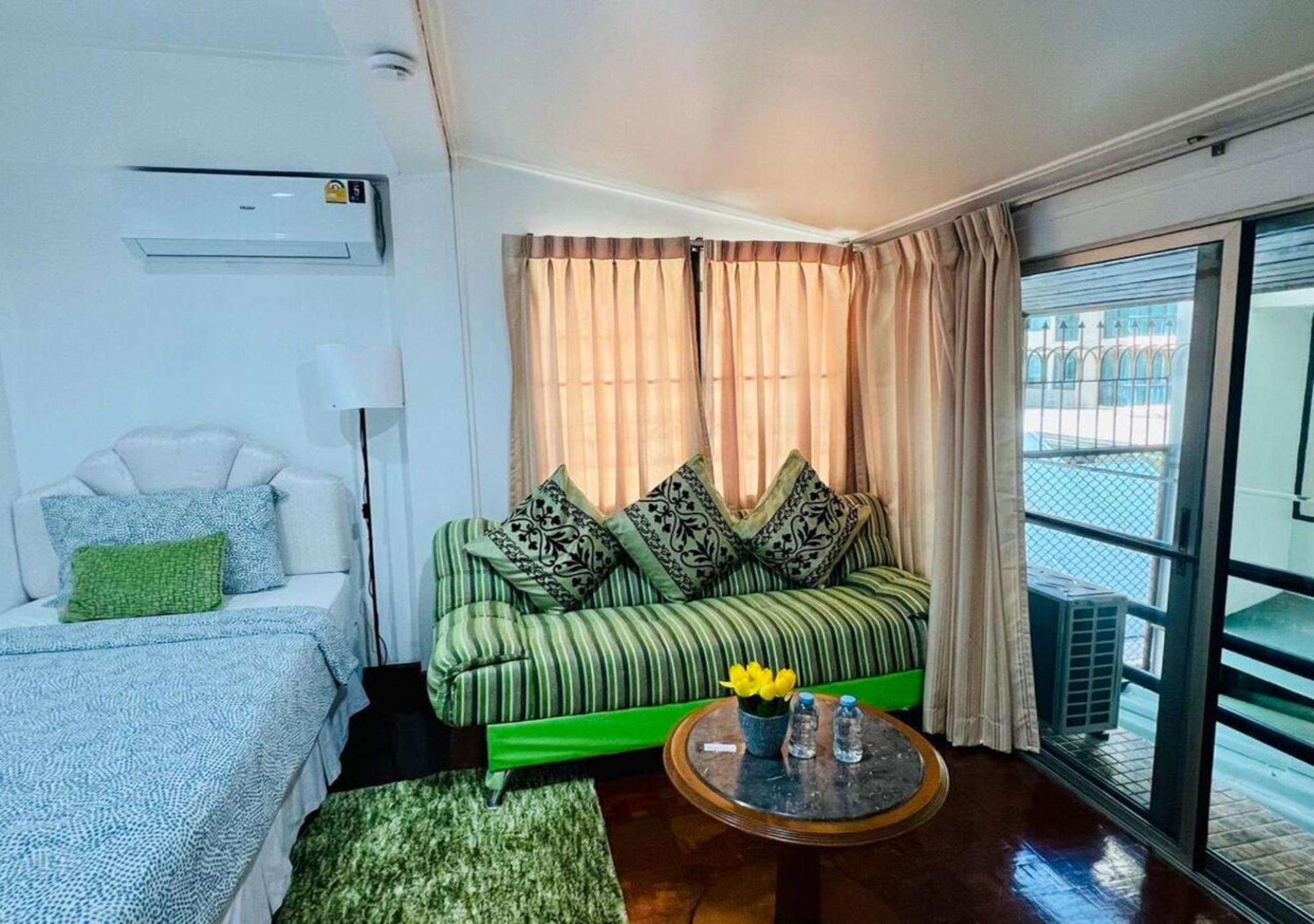 Ree House@Soi Cowboy-Asoke Bts-Mrt Hotel กรุงเทพมหานคร ภายนอก รูปภาพ