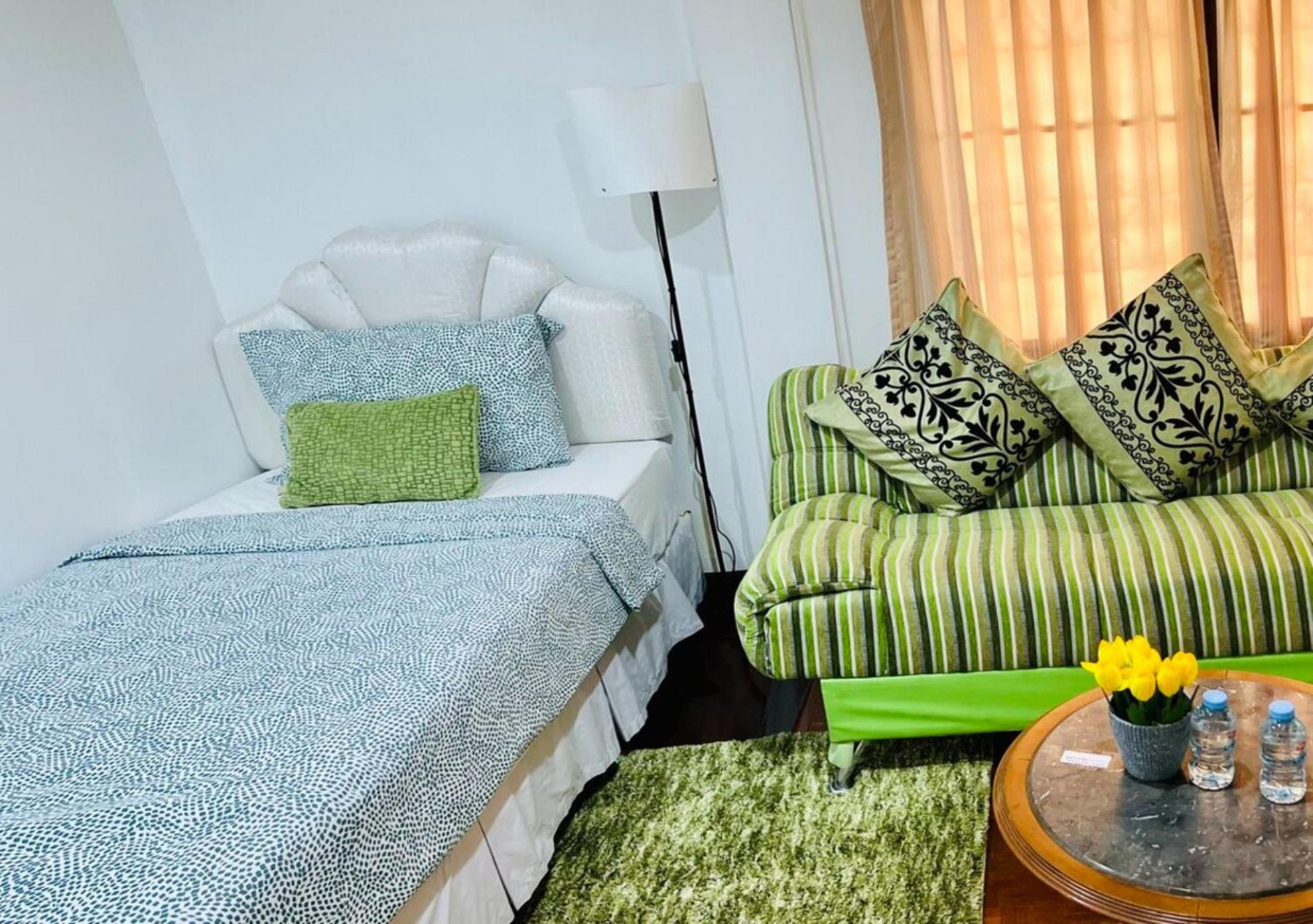 Ree House@Soi Cowboy-Asoke Bts-Mrt Hotel กรุงเทพมหานคร ภายนอก รูปภาพ