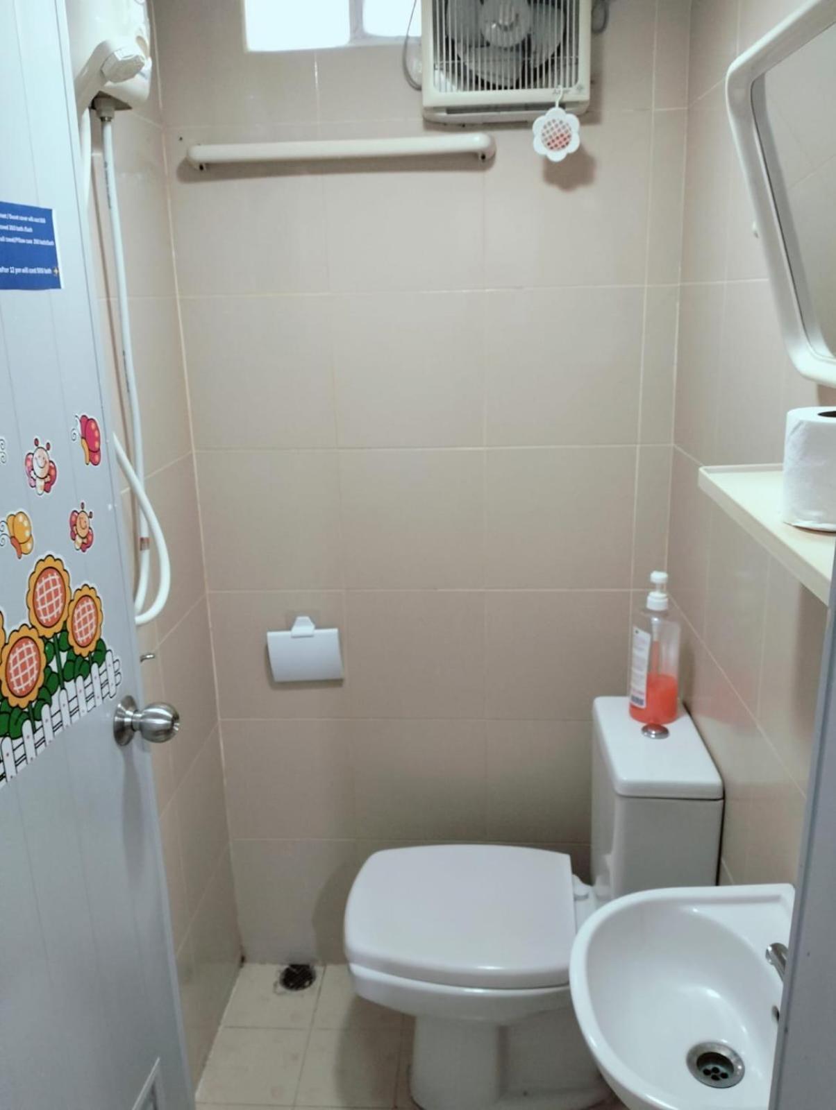Ree House@Soi Cowboy-Asoke Bts-Mrt Hotel กรุงเทพมหานคร ภายนอก รูปภาพ